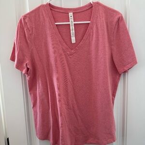 Lululemon / Love V-Neck T-Shirt / Heathered Raspberry Cream / Size 10